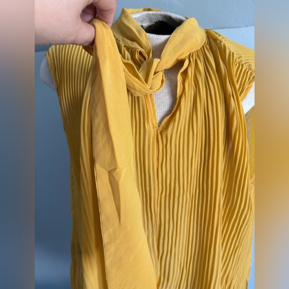 New Look Yellow Crimped Sheer Blouse Tank 2x - Picture 4 of 8